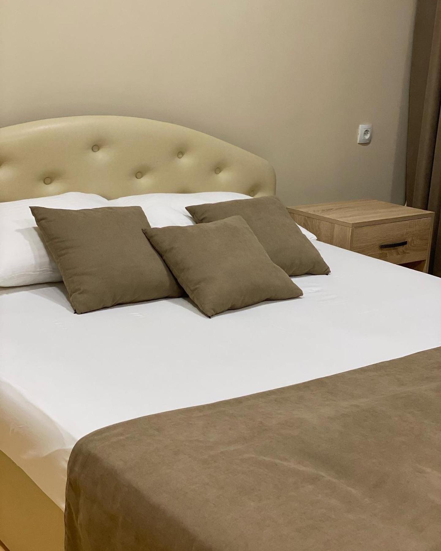 Sv Hotel, Restaurant & Airport Parking Todiresti  외부 사진