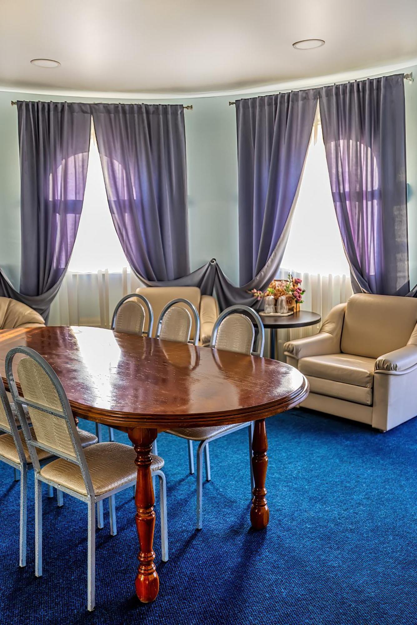 Sv Hotel, Restaurant & Airport Parking Todiresti  외부 사진
