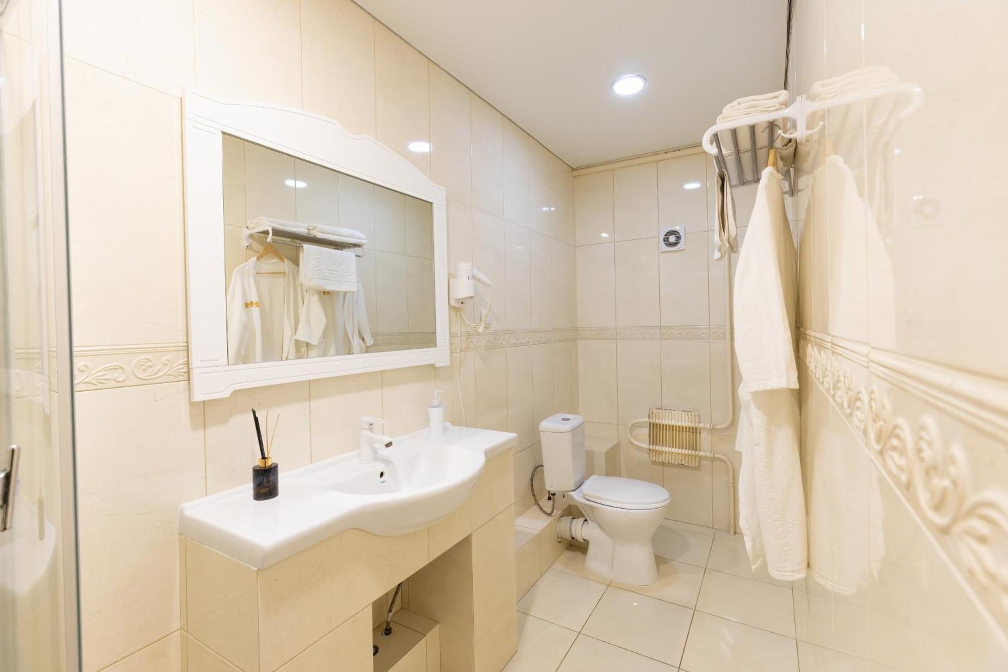 Sv Hotel, Restaurant & Airport Parking Todiresti  외부 사진