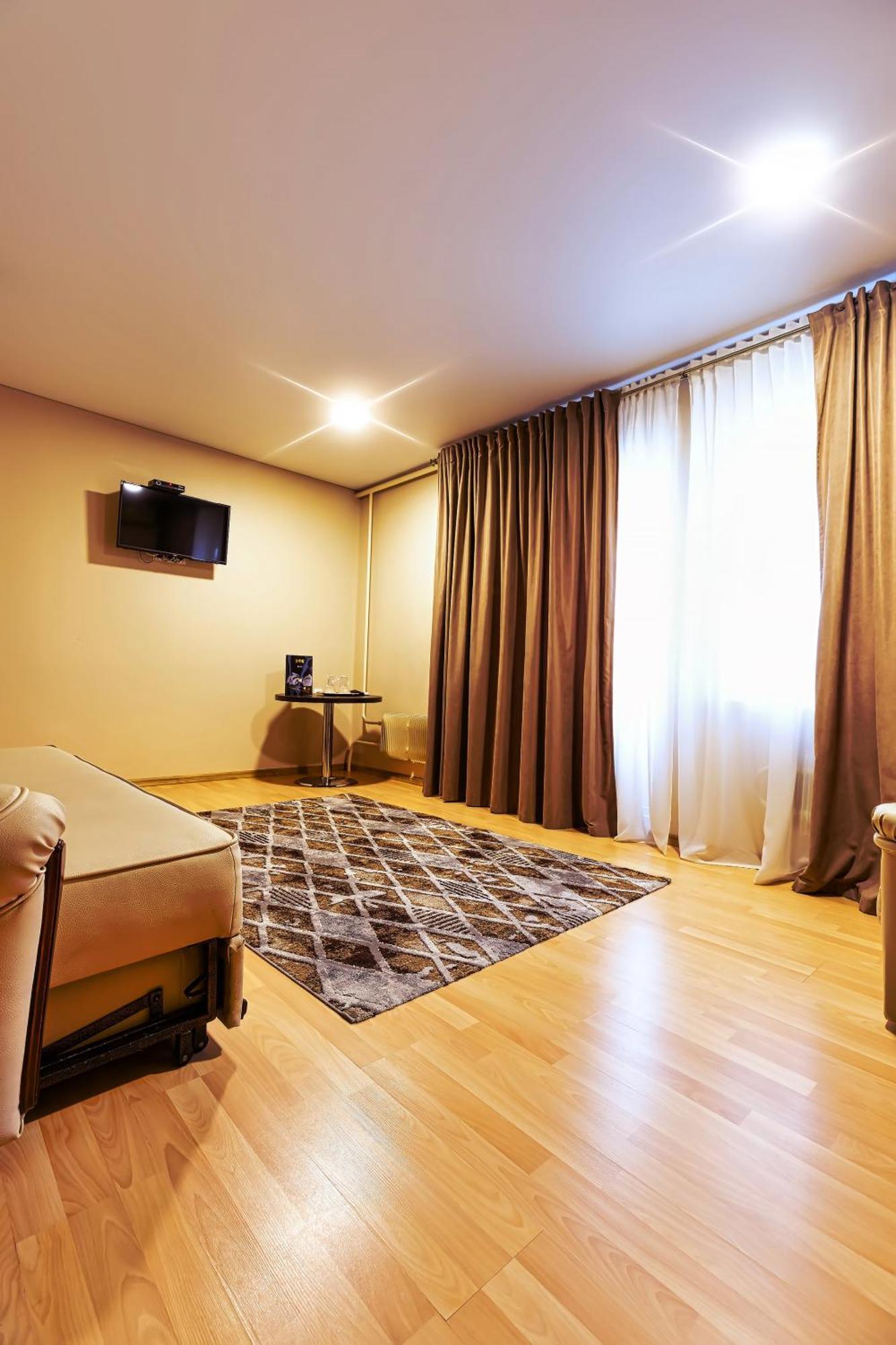 Sv Hotel, Restaurant & Airport Parking Todiresti  외부 사진