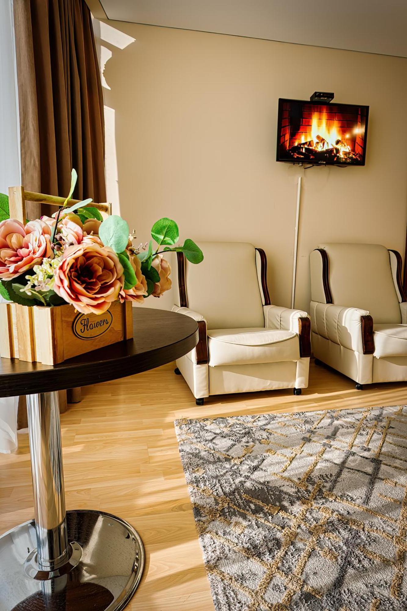 Sv Hotel, Restaurant & Airport Parking Todiresti  외부 사진