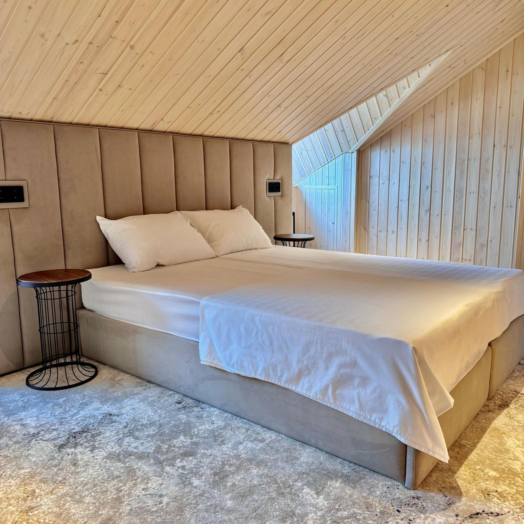 Sv Hotel, Restaurant & Airport Parking Todiresti  외부 사진