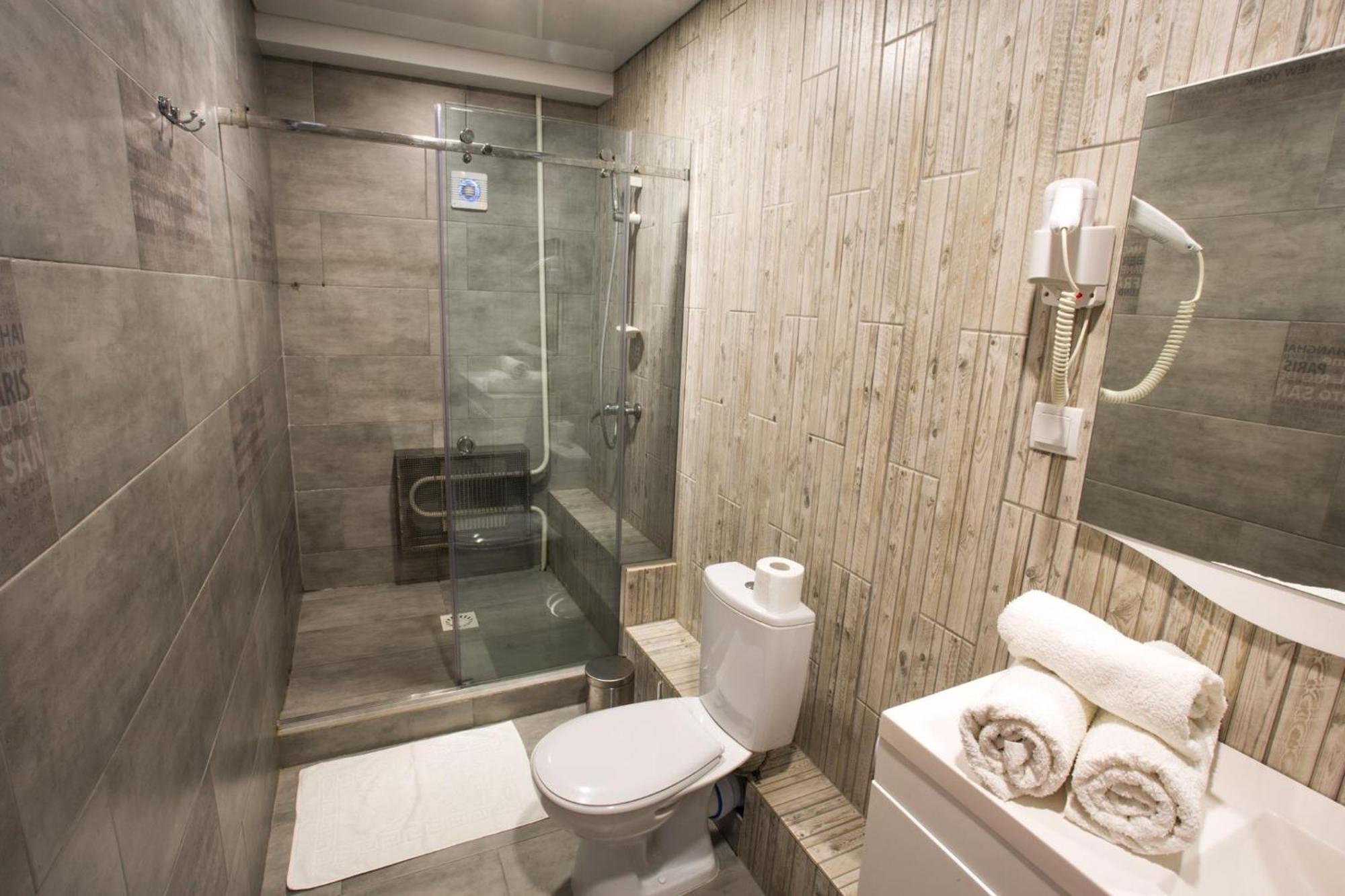 Sv Hotel, Restaurant & Airport Parking Todiresti  외부 사진