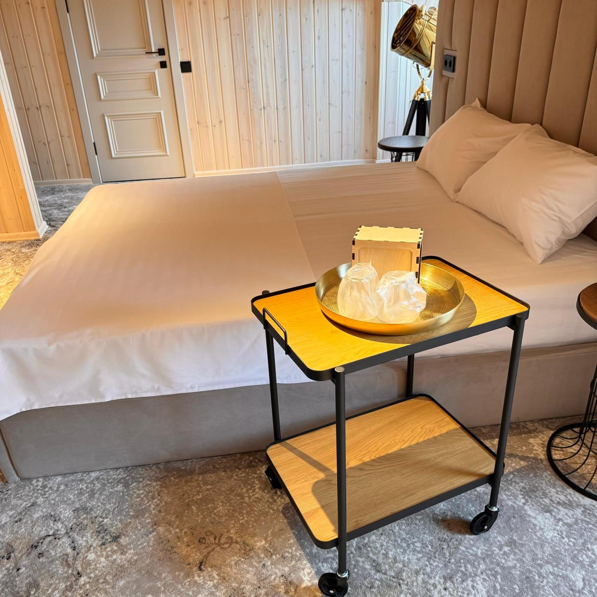 Sv Hotel, Restaurant & Airport Parking Todiresti  외부 사진