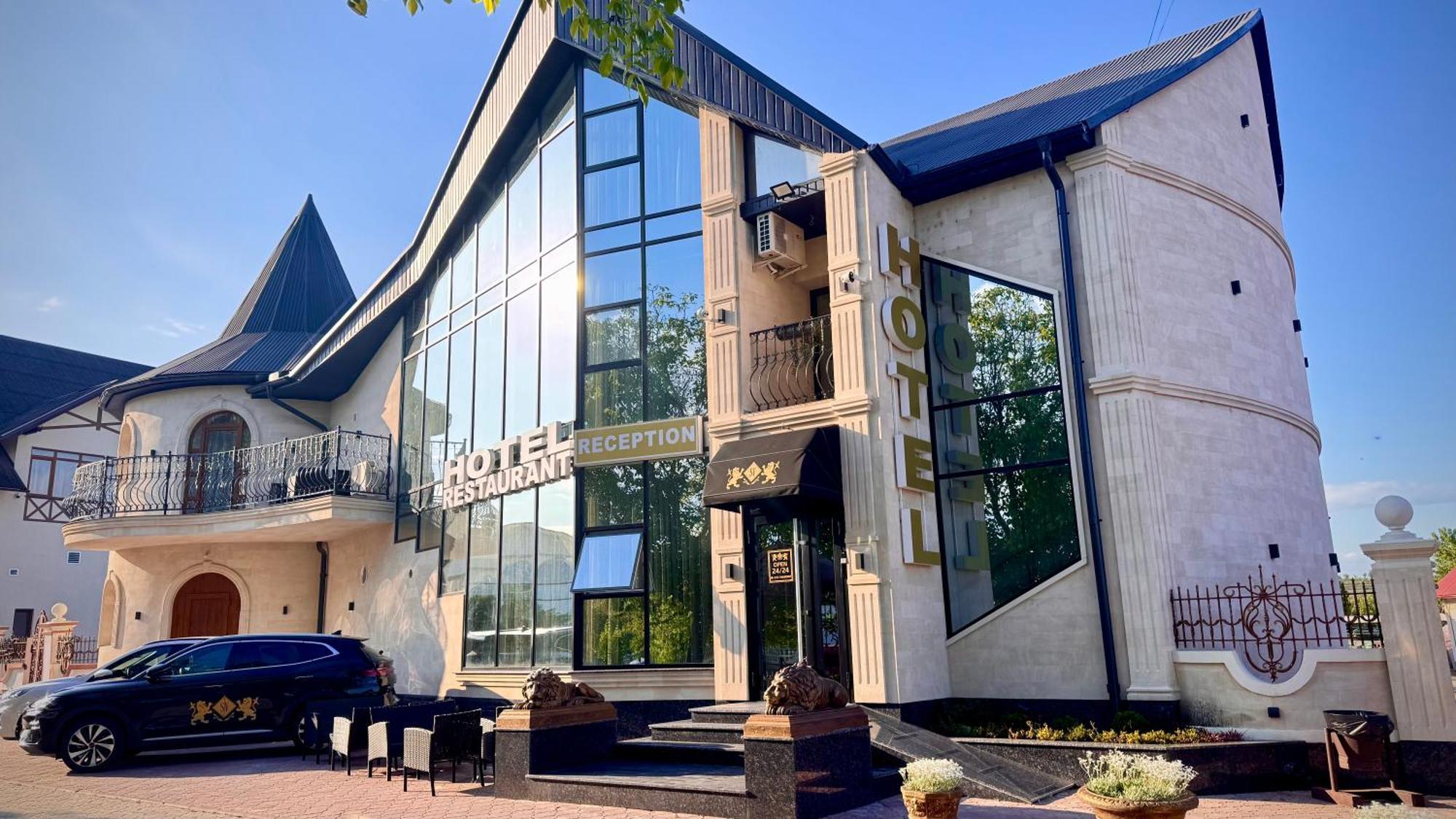 Sv Hotel, Restaurant & Airport Parking Todiresti  외부 사진